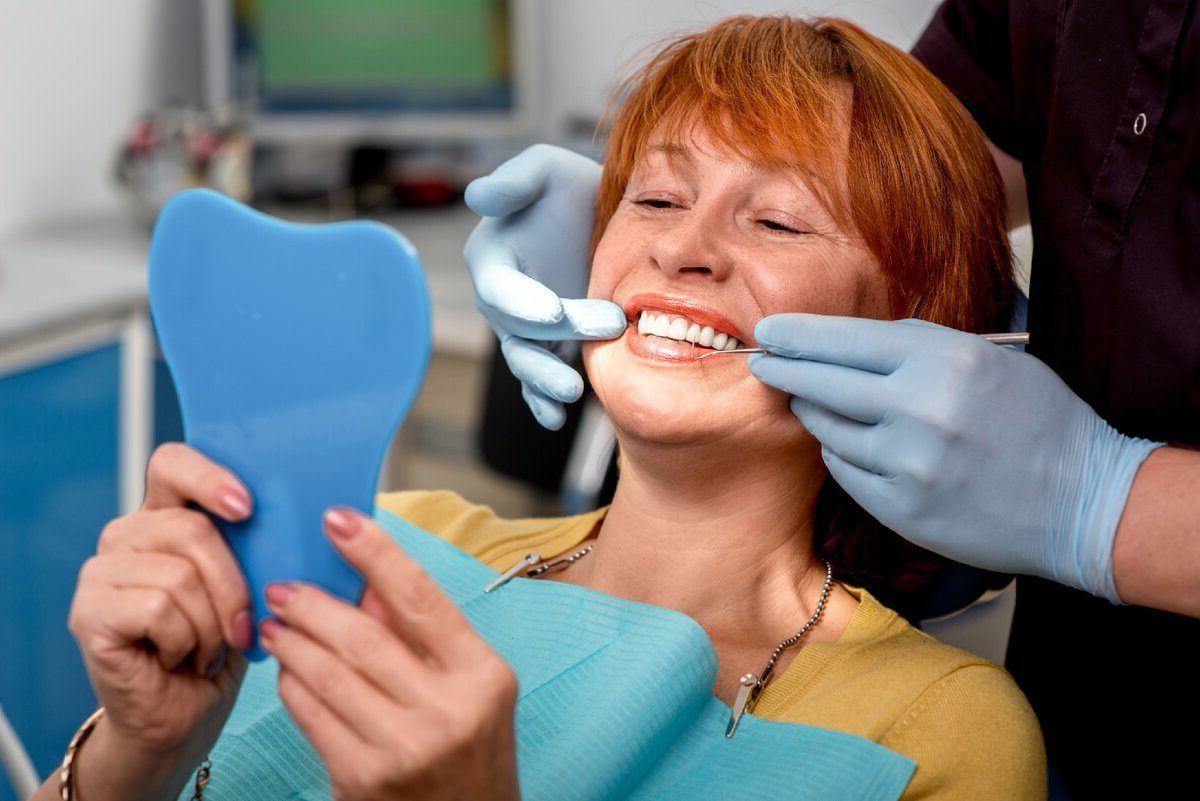 Протезирование зубов – незаменимая услуга для людей, которые потеряли свои зубы